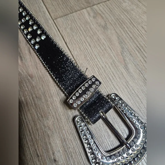 💥Sale💥NWOT Torrid Black and Silver Rhinestone Belt - Picture 2 of 6